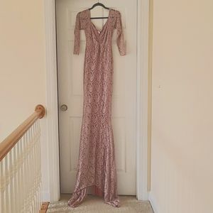 Mii Estillo maternity photo shoot dress with train